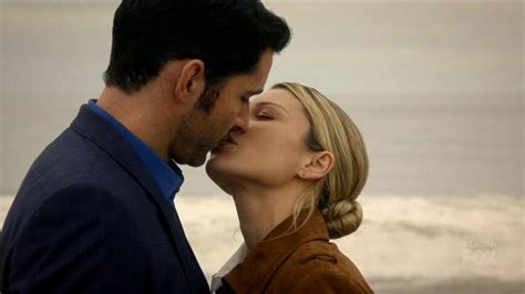 lucifer and chloe|lucifer and chloe kisses.